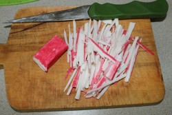 название картинки Салат с крабовыми палочками, огурцами и шампиньонами