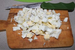 название картинки Салат с крабовыми палочками, огурцами и шампиньонами