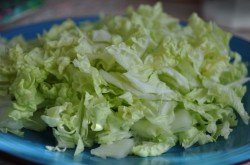 Салат рис, крабовые палочки, кукуруза, огурец