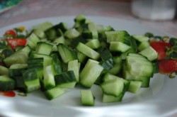 Салат рис, крабовые палочки, кукуруза, огурец