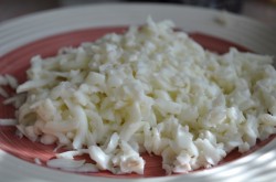 Салат рис, крабовые палочки, кукуруза, огурец