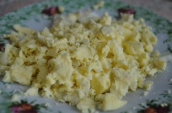 Салат рис, крабовые палочки, кукуруза, огурец