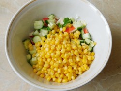 Салат с крабовыми палочками огурцом и яйцом