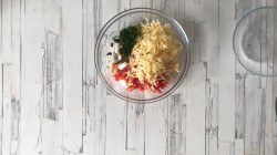 название картинки Салат с крабовыми палочками помидорами и сыром