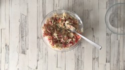 название картинки Салат с крабовыми палочками помидорами и сыром