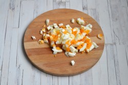 название картинки Салат с крабовыми палочками сухариками и фасолью