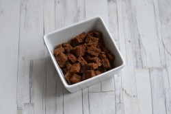 название картинки Салат с крабовыми палочками сухариками и фасолью