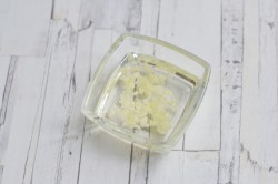 название картинки Салат с крабовыми палочками сухариками и фасолью