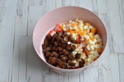 название картинки Салат с крабовыми палочками сухариками и фасолью