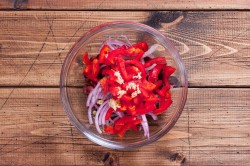 Салат с красной фасолью и говядиной