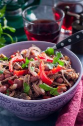 Салат с красной фасолью и говядиной