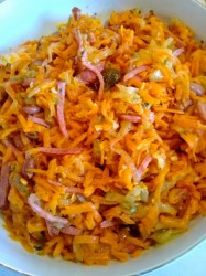 Салат с красной фасолью, огурцами и копченой колбасой - шаг 12