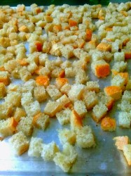 Салат с красной фасолью, огурцами и копченой колбасой - шаг 2