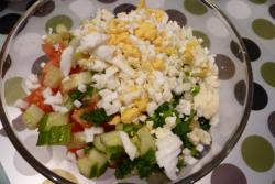 Салат с красной рыбой и маринованными грибами