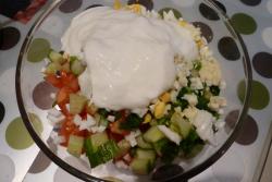 Салат с красной рыбой и маринованными грибами