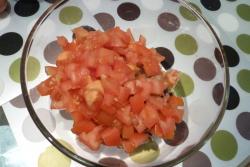 Салат с красной рыбой и маринованными грибами