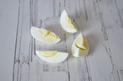 Салат с креветками ананасом и сыром