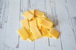 Салат с креветками ананасом и сыром