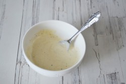 Салат с креветками ананасом и сыром