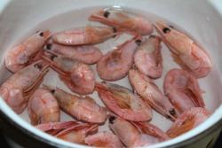 название картинки Салат с креветками, крабовыми палочками с сыром