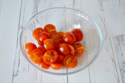 название картинки Салат с креветками, рукколой и маасдамом