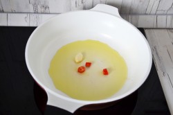 название картинки Салат с креветками, рукколой и маасдамом