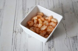 название картинки Салат с креветками, рукколой и маасдамом