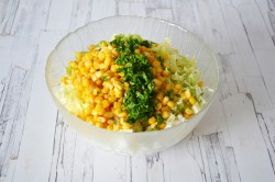 название картинки Салат с курицей, ананасами и пекинской капустой