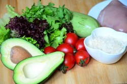название картинки Салат с курицей авокадо и кабачком