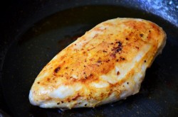 название картинки Салат с курицей авокадо и кабачком