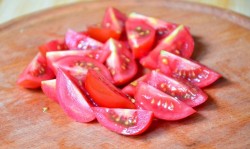 название картинки Салат с курицей авокадо и кабачком