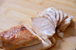 название картинки Салат с курицей авокадо и кабачком