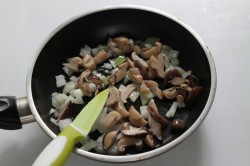 Салат с курицей черносливом грибами