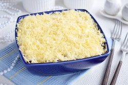 название картинки Салат с курицей черносливом и огурцом