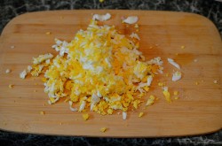 Салат курица с грибами и грецкими орехами