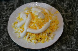 Салат курица с грибами и грецкими орехами