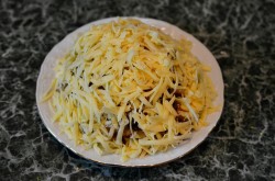 Салат курица с грибами и грецкими орехами