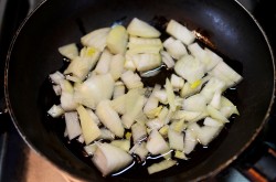 Салат курица с грибами и грецкими орехами