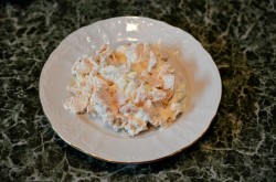 Салат курица с грибами и грецкими орехами