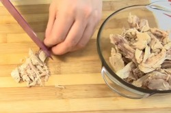 название картинки Салат с курицей грибами корейской морковью
