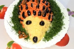 название картинки Салат с курицей грибами корейской морковью