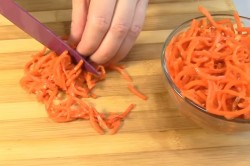 название картинки Салат с курицей грибами корейской морковью