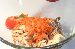 название картинки Салат с курицей грибами корейской морковью