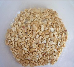 Салат с арахисом и курицей