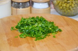 название картинки Салат с курицей, горошком и огурцом