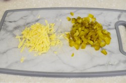 название картинки Салат с курицей и маринованными огурцами