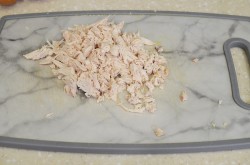 название картинки Салат с курицей и маринованными огурцами