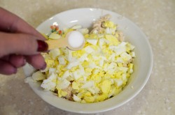 название картинки Салат с курицей и маринованными огурцами