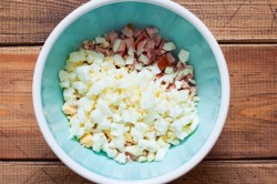 название картинки Салат с курицей и огурцами свежими