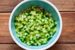 название картинки Салат с курицей и огурцами свежими